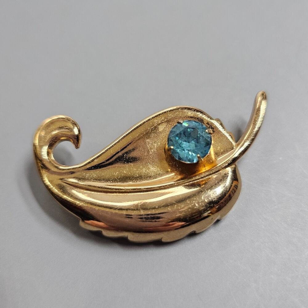 Leaf Curved with Aquamarine Blue Rhinestone Brooch Pin Goldtone Vintage MCM
